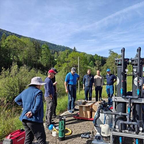 Cours de formation des spécialistes en eau du Corps suisse d’aide humanitaire à la source du Torrent